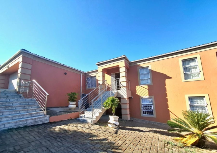 5 Bedroom Property for Sale in Nahoon Valley Park Eastern Cape